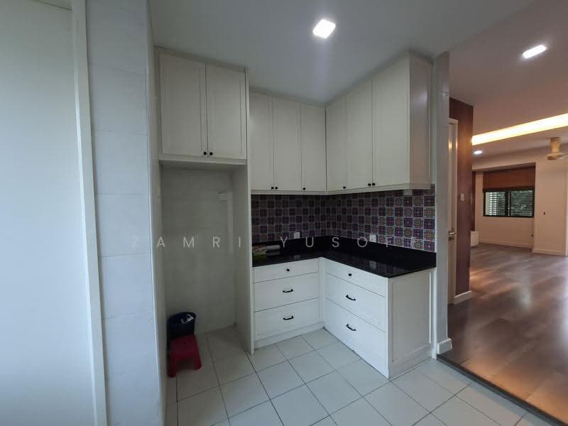 Townhouse for Rent in Bandar Tun Hussein Onn (Cheras) - Zamri Yusoff - Kitchen - PropertyGuru.com.my