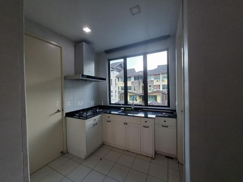 Townhouse for Rent in Bandar Tun Hussein Onn (Cheras) - Zamri Yusoff - Kitchen - PropertyGuru.com.my