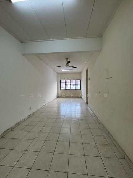 Pangsapuri untuk Dijual di Seri Mengkuang - Hong Charng Lee - Living Room - PropertyGuru.com.my