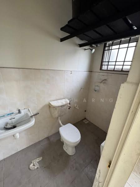 Pangsapuri untuk Dijual di Seri Mengkuang - Hong Charng Lee - Bathroom - PropertyGuru.com.my