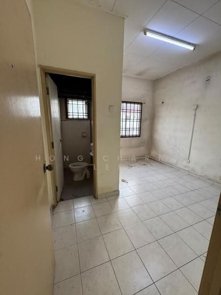 Pangsapuri untuk Dijual di Seri Mengkuang - Hong Charng Lee - Bathroom - PropertyGuru.com.my