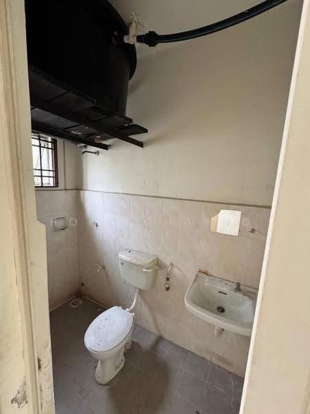Pangsapuri untuk Dijual di Seri Mengkuang - Hong Charng Lee - Bathroom - PropertyGuru.com.my