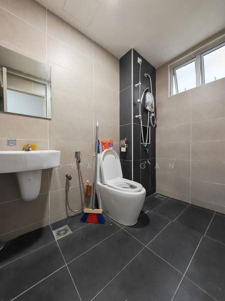 Kediaman Servis untuk Disewa di D'Putra Suites - Edward Gan - Bathroom - PropertyGuru.com.my