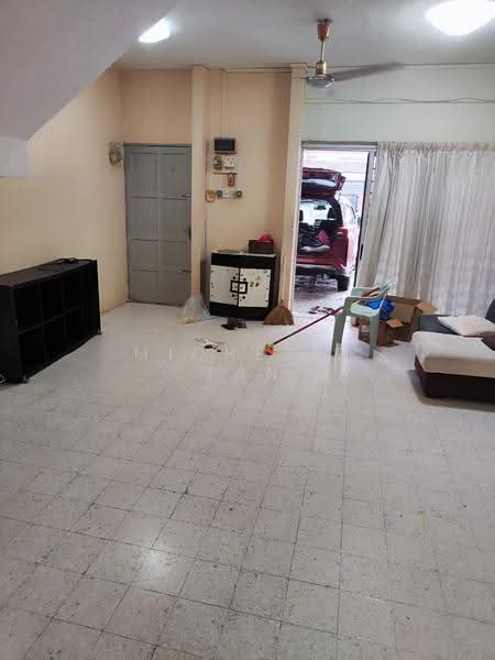 Rumah Teres 2-Tingkat untuk Disewa di Taman Sri Rampai (Wangsa Maju) - Michelle Tan - Living Room - PropertyGuru.com.my