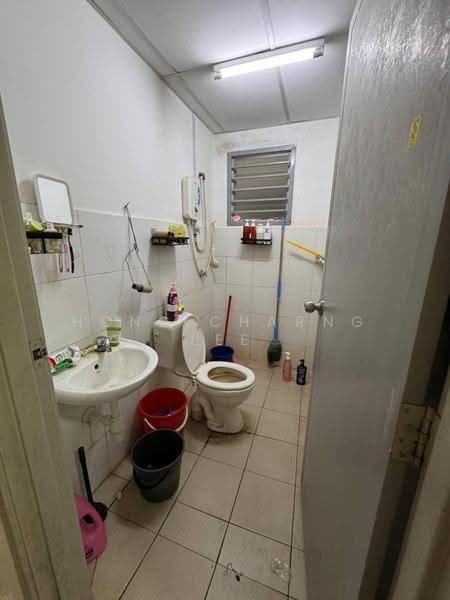 Apartment for Sale at Denai Nusantara Apartment - Hong Charng Lee - Bathroom - PropertyGuru.com.my