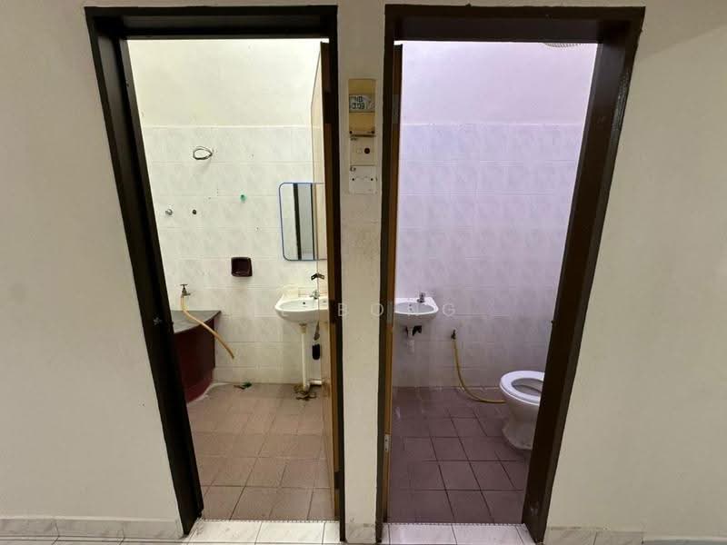 1-storey Terraced House for Sale in Taman Datuk Palembang (Bukit Baru) - BL Bong - Bathroom - PropertyGuru.com.my