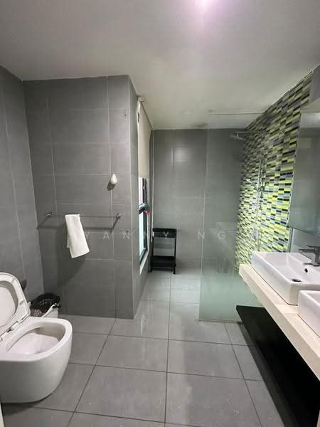 Kediaman Servis untuk Dijual di The Leafz @ Dedaun - Yanny Ng - Bathroom - PropertyGuru.com.my