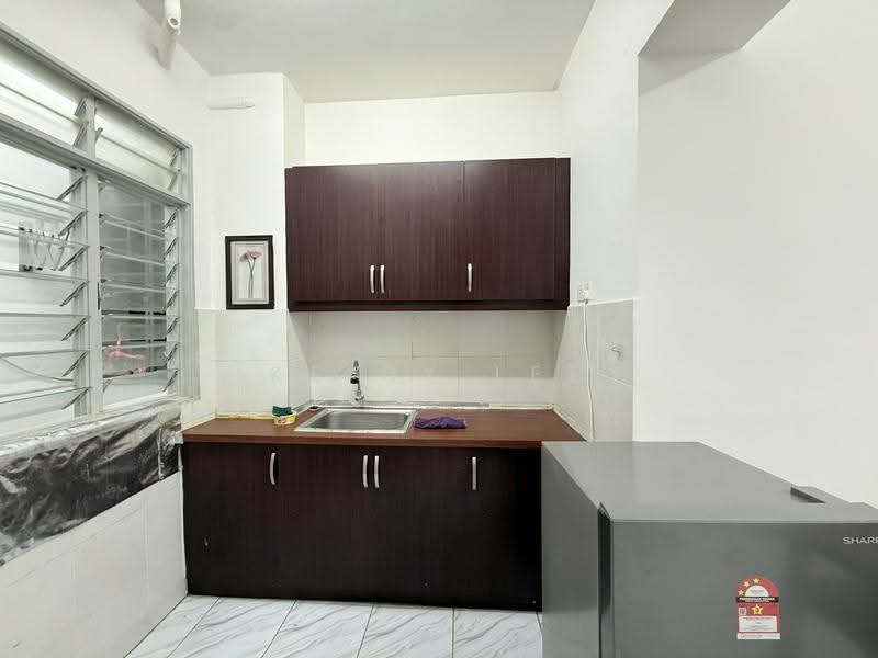 Kediaman Servis untuk Dijual di Main Place Residence - Kenix Lee - Kitchen - PropertyGuru.com.my