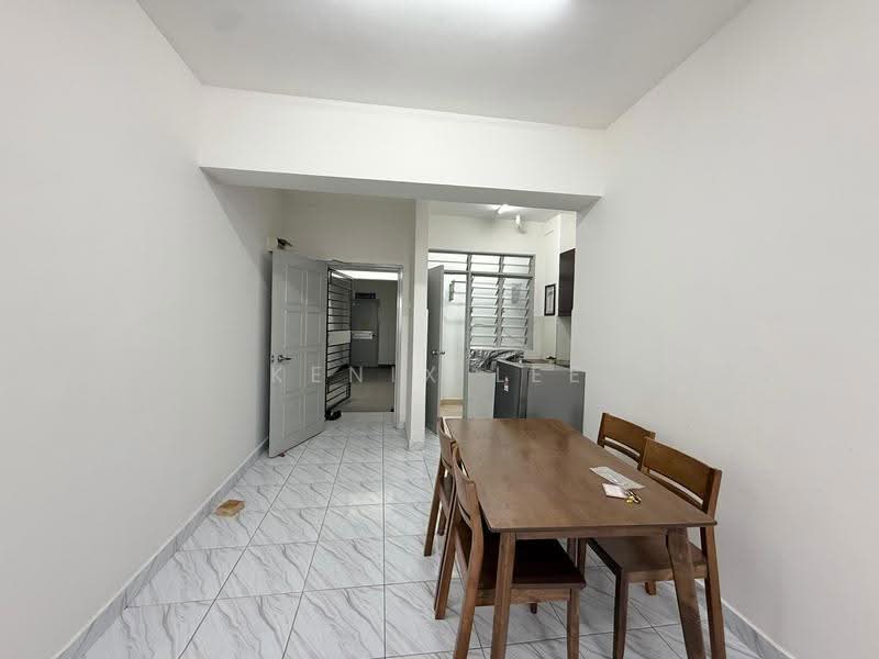 Kediaman Servis untuk Dijual di Main Place Residence - Kenix Lee - Dining Room - PropertyGuru.com.my