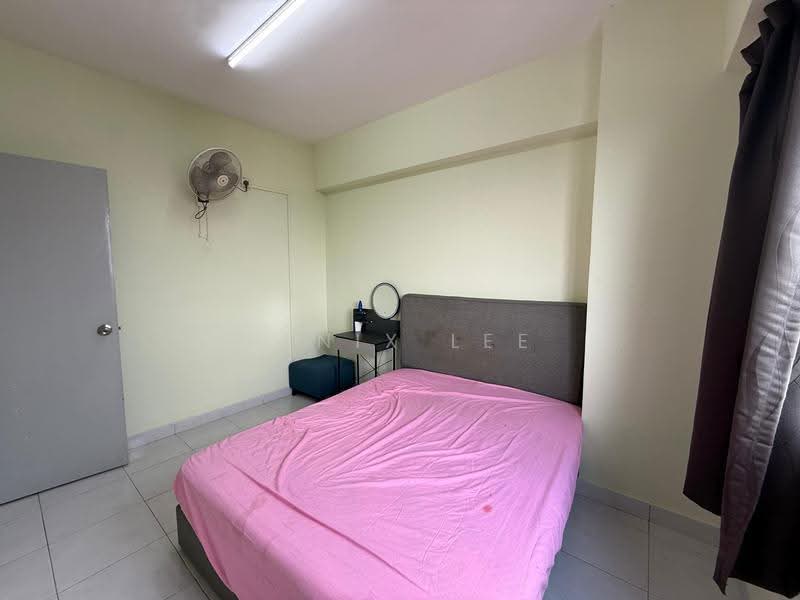 Kediaman Servis untuk Dijual di Main Place Residence - Kenix Lee - Bedroom - PropertyGuru.com.my
