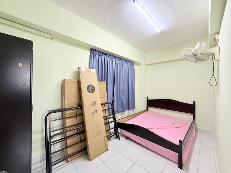 Kediaman Servis untuk Dijual di Main Place Residence - Kenix Lee - Bedroom - PropertyGuru.com.my