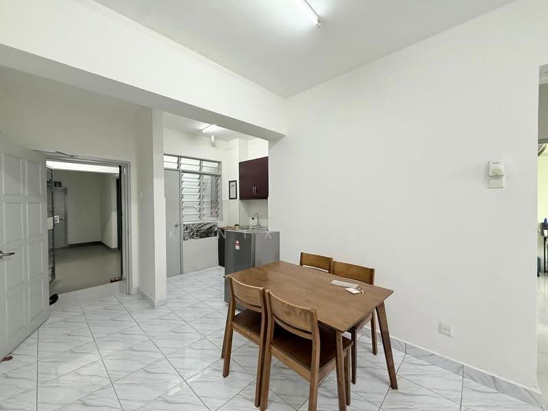 Kediaman Servis untuk Dijual di Main Place Residence - Kenix Lee - Dining Room - PropertyGuru.com.my
