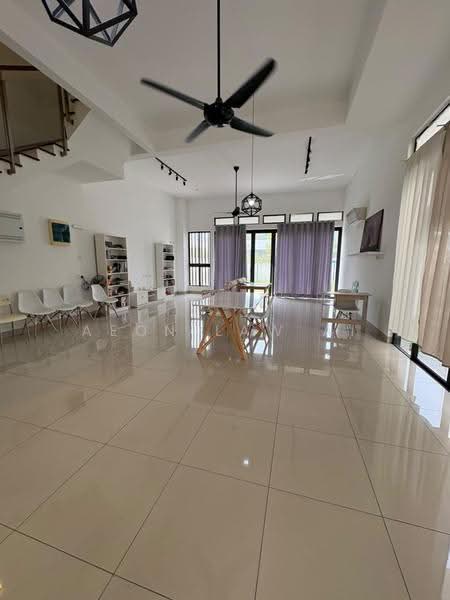 Rumah Berkembar untuk Dijual di Sungai Ara (Penang) - Aeon Law Ai - Living Room - PropertyGuru.com.my