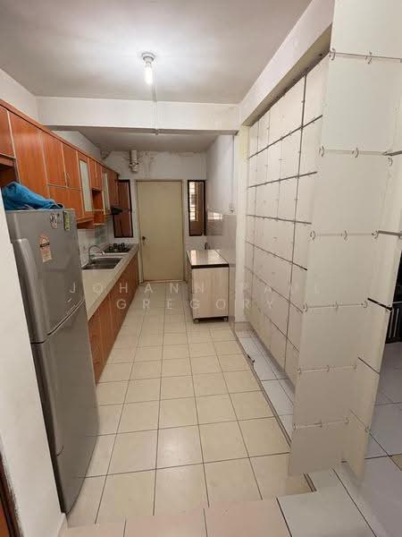 Condominium for Sale at Putra Villa - Johann Paul Gregory - Kitchen - PropertyGuru.com.my