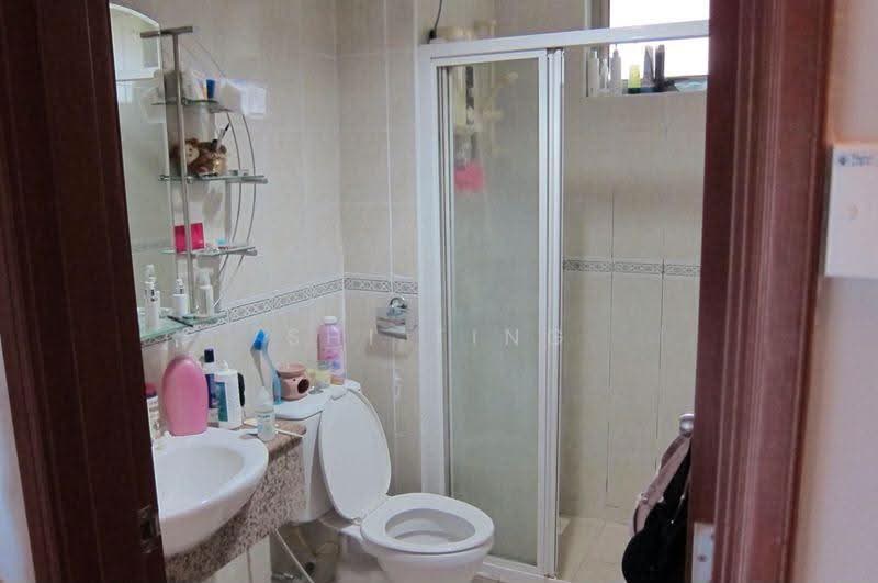 Pangsapuri untuk Dijual di Molek Pine 1 - Shi Ting - Bathroom - PropertyGuru.com.my