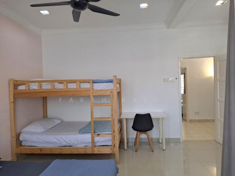 Rumah Teres 3-Tingkat untuk Disewa di Bandar Putra Permai (Seri Kembangan) - Farah Rasul - Bedroom - PropertyGuru.com.my