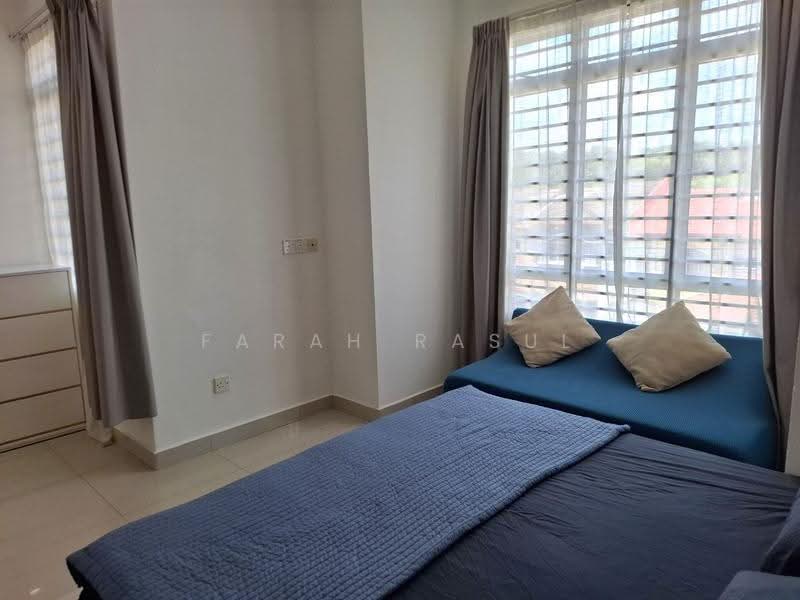 Rumah Teres 3-Tingkat untuk Disewa di Bandar Putra Permai (Seri Kembangan) - Farah Rasul - Bedroom - PropertyGuru.com.my