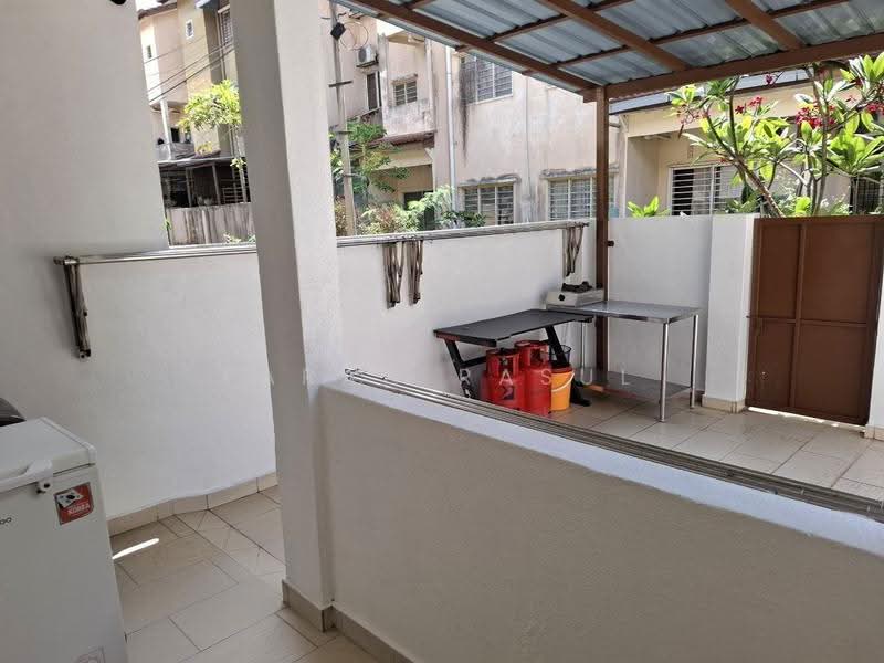 Rumah Teres 3-Tingkat untuk Disewa di Bandar Putra Permai (Seri Kembangan) - Farah Rasul - Balcony - PropertyGuru.com.my