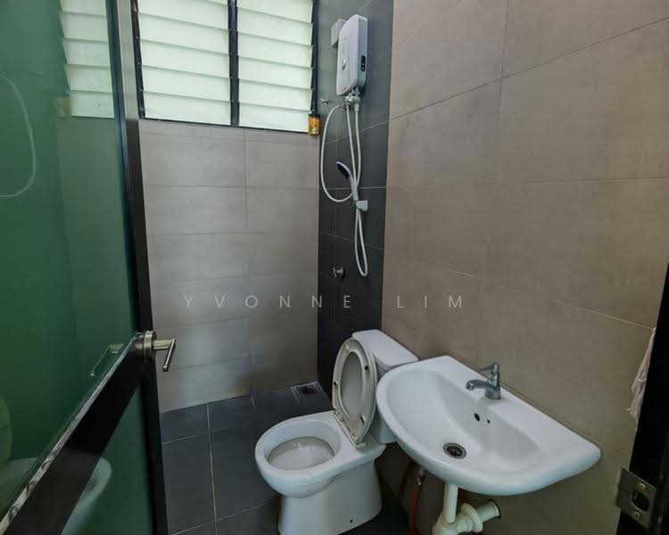 Rumah Teres 2-Tingkat untuk Dijual di Bandar Seri Alam (Masai) - Yvonne Lim - Bathroom - PropertyGuru.com.my