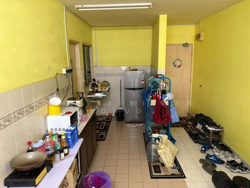 Pangsapuri untuk Dijual di Flora Damansara Apartment - Wan Azemi Wan Daud - Kitchen - PropertyGuru.com.my