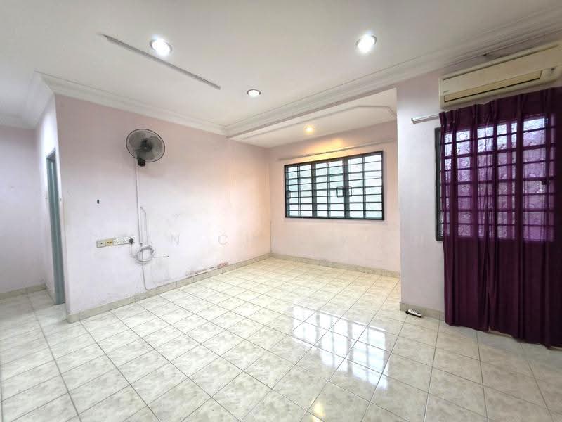 Terraced House for Sale in Bandar Kinrara Seksyen 5 (Bandar Kinrara) - Tan Chee Kian - Master Bedroom - PropertyGuru.com.my