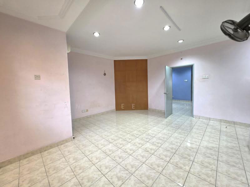 Terraced House for Sale in Bandar Kinrara Seksyen 5 (Bandar Kinrara) - Tan Chee Kian - Master Bedroom - PropertyGuru.com.my