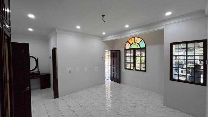 2.5-storey Terraced House for Sale in Gunung Rapat (Ipoh) - Miko Tan - Master Bedroom - PropertyGuru.com.my