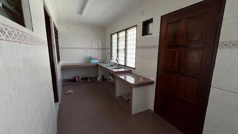 2.5-storey Terraced House for Sale in Gunung Rapat (Ipoh) - Miko Tan - Wet Kitchen - PropertyGuru.com.my