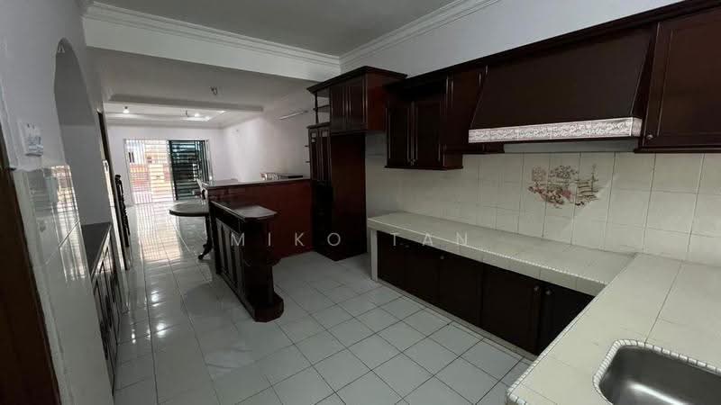 2.5-storey Terraced House for Sale in Gunung Rapat (Ipoh) - Miko Tan - Dry Kitchen - PropertyGuru.com.my