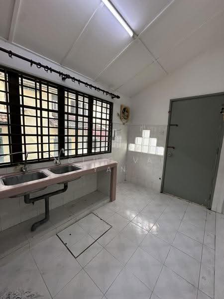 Terraced House for Sale in Usj 13 (Subang Jaya) - Ngiuo Vai Yan - Kitchen - PropertyGuru.com.my