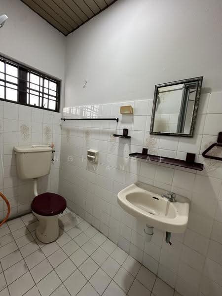 Terraced House for Sale in Usj 13 (Subang Jaya) - Ngiuo Vai Yan - Bathroom - PropertyGuru.com.my