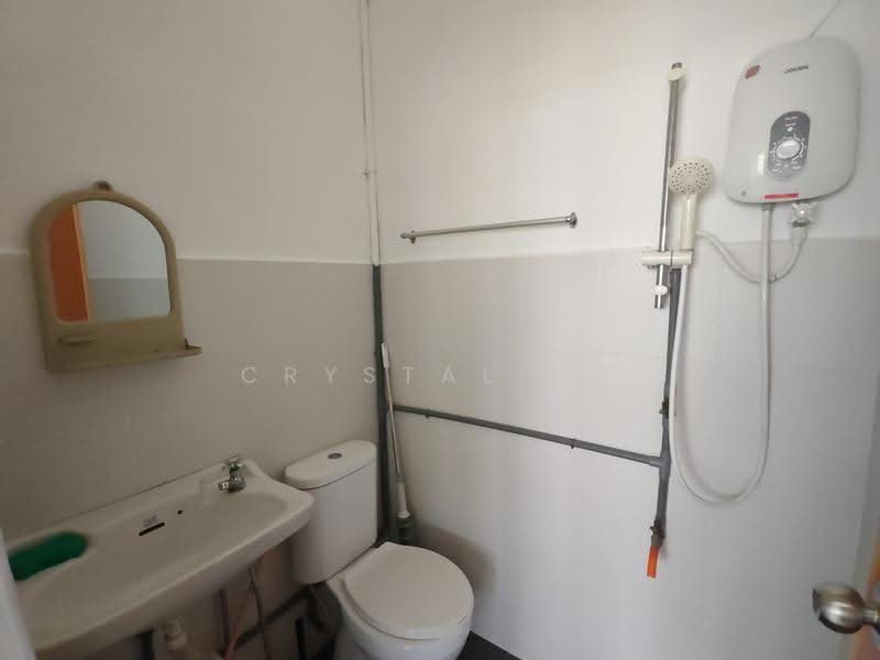 Rumah Teres 1-Tingkat untuk Disewa di Taman Pelangi (Johor Bahru) - Crystal Du - Bathroom - PropertyGuru.com.my