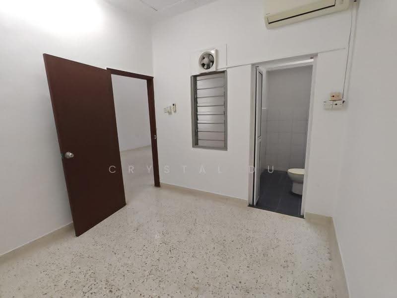 Rumah Teres 1-Tingkat untuk Disewa di Taman Pelangi (Johor Bahru) - Crystal Du - Bathroom - PropertyGuru.com.my