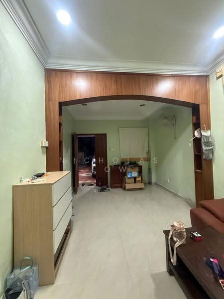 1-storey Terraced House for Rent in Taman Johor Jaya (Johor Bahru) - Nicholas Low - Living Room - PropertyGuru.com.my