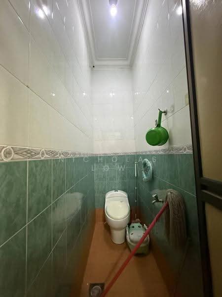 1-storey Terraced House for Rent in Taman Johor Jaya (Johor Bahru) - Nicholas Low - Bathroom - PropertyGuru.com.my