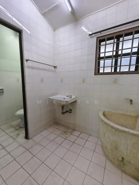 Rumah Teres 2-Tingkat untuk Disewa di Kampung Pasir Puteh (Ipoh) - Miko Tan - Bathroom - PropertyGuru.com.my