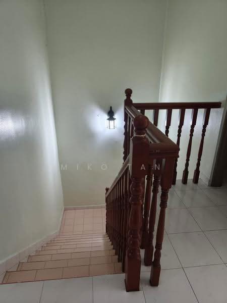 Rumah Teres 2-Tingkat untuk Disewa di Kampung Pasir Puteh (Ipoh) - Miko Tan - Stairs - PropertyGuru.com.my