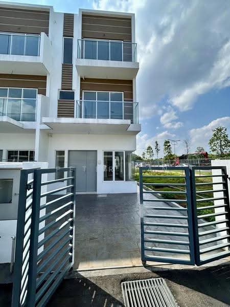 3-storey Terraced House for Rent in Taman Sri Manja (Petaling Jaya) - Peter Tan - Exterior - PropertyGuru.com.my