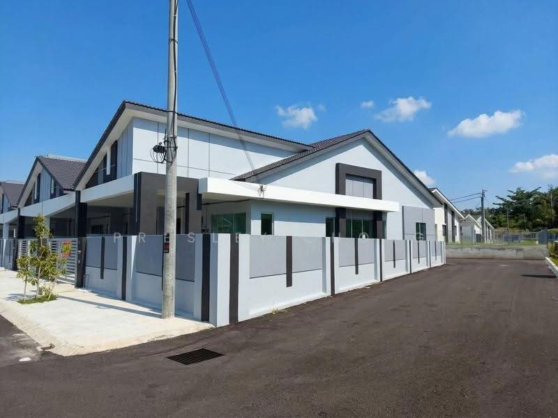 1-storey Terraced House for Sale in Kampar (Perak) - Presley Chong - Open Parking Space next to the house - PropertyGuru.com.my