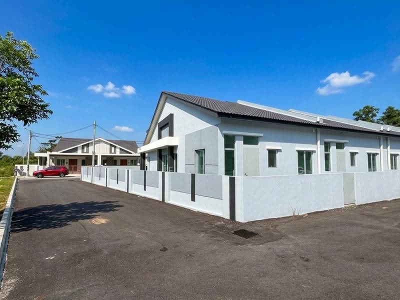 1-storey Terraced House for Sale in Kampar (Perak) - Presley Chong - Open Parking Space next to the house - PropertyGuru.com.my