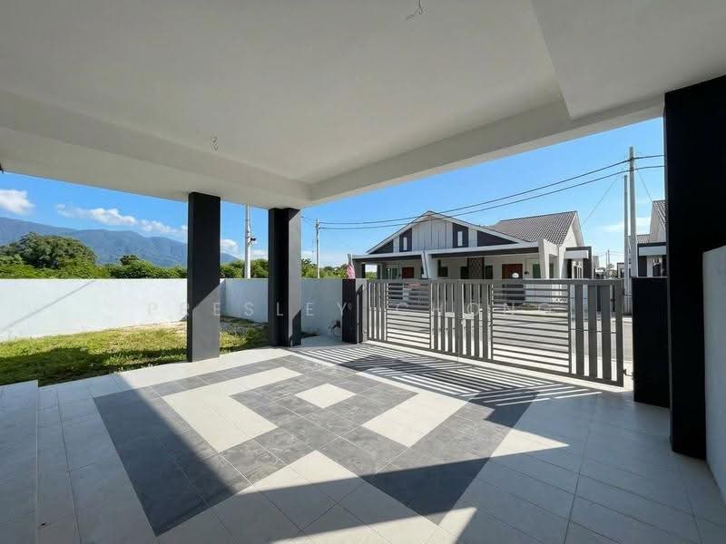 1-storey Terraced House for Sale in Kampar (Perak) - Presley Chong - Car Porch - PropertyGuru.com.my
