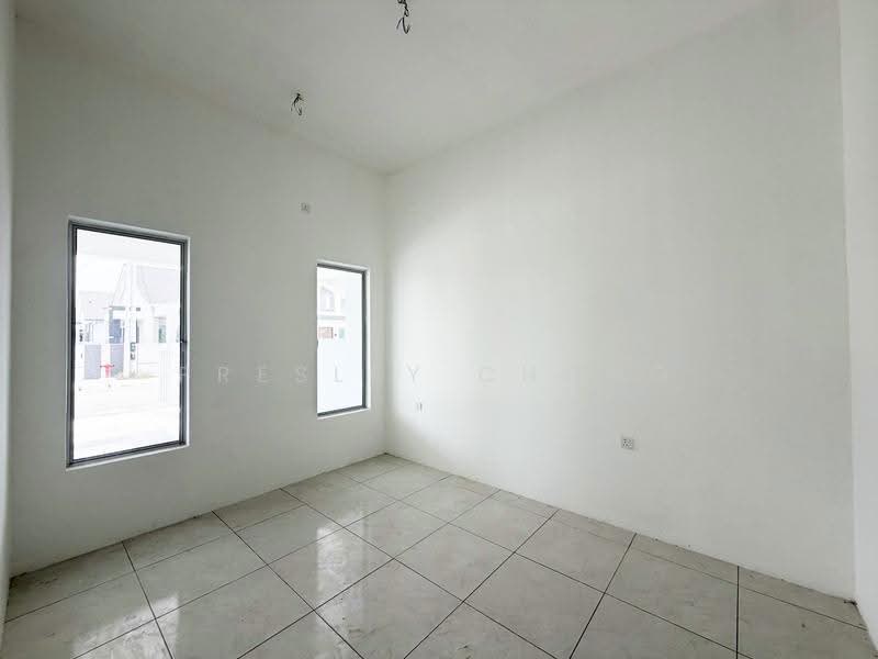 1-storey Terraced House for Sale in Kampar (Perak) - Presley Chong - Master Bedroom - PropertyGuru.com.my
