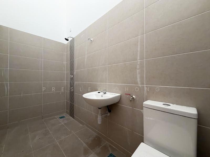 1-storey Terraced House for Sale in Kampar (Perak) - Presley Chong - Master Bathroom - PropertyGuru.com.my