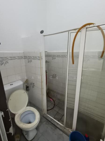 Rumah Teres 1.5-Tingkat untuk Dijual di Taman Molek (Johor Bahru) - Shanice Tan - Bathroom - PropertyGuru.com.my