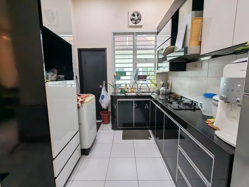 Rumah Teres 1-Tingkat untuk Dijual di Bandar Putra Kulai (Kulai) - Henry Pang - Kitchen - PropertyGuru.com.my