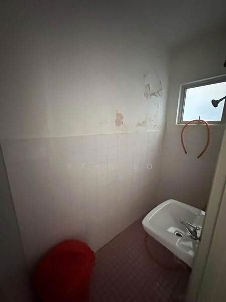 Flat for Sale at Flat Tasek 64 - Ryan Eo - Bathroom - PropertyGuru.com.my
