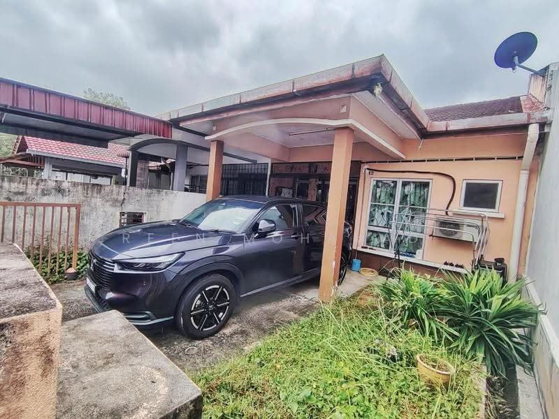 Rumah Teres 1-Tingkat untuk Dijual di Lestari Putra (Seri Kembangan) - Reen Mohamad - Exterior - PropertyGuru.com.my