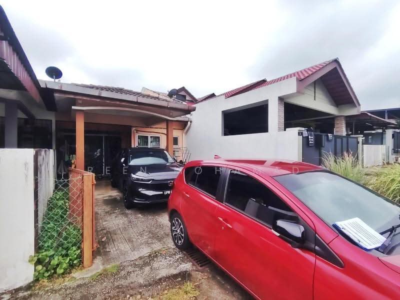 Rumah Teres 1-Tingkat untuk Dijual di Lestari Putra (Seri Kembangan) - Reen Mohamad - Exterior - PropertyGuru.com.my