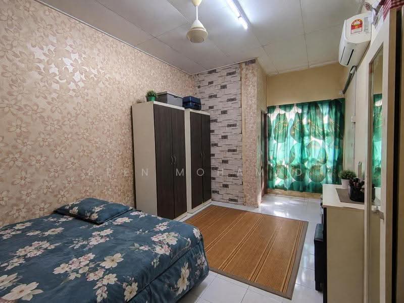 Rumah Teres 1-Tingkat untuk Dijual di Lestari Putra (Seri Kembangan) - Reen Mohamad - Bedroom - PropertyGuru.com.my