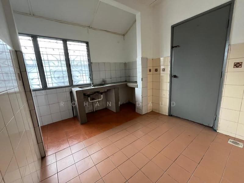Rumah Teres 1-Tingkat untuk Dijual di Bandar Tasik Kesuma (Beranang) - Rohani Daud - Kitchen - PropertyGuru.com.my